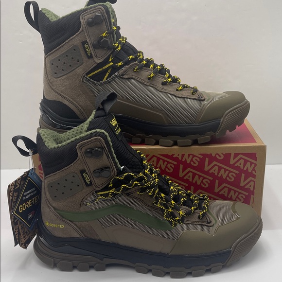 Vans WMNS Gore-Tex Boots - Olive Ultrarange Exo I GORTEt
Walnut/Gum
VN0A5JHX77J - Picture 1 of 16
